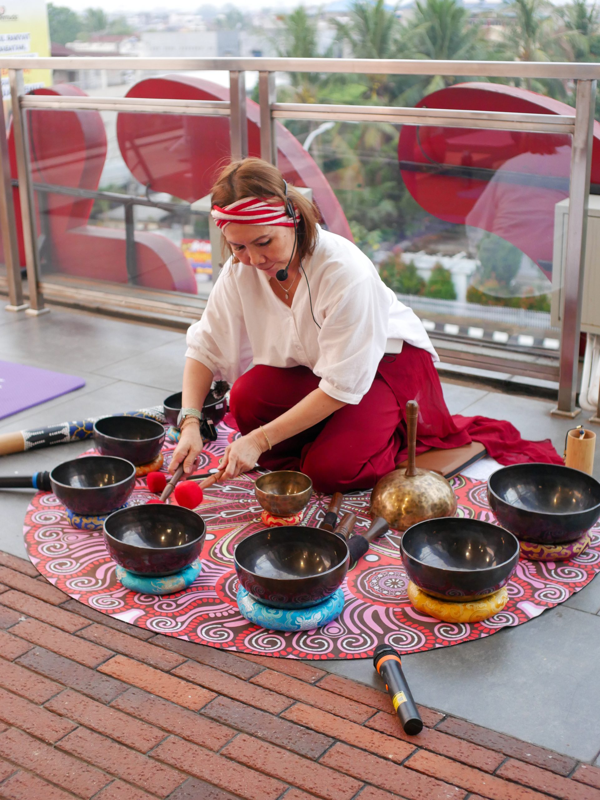Yoga Singing Bowl Palembang, yoga rooftop SoMa Citywalk, Solitaire Fitness